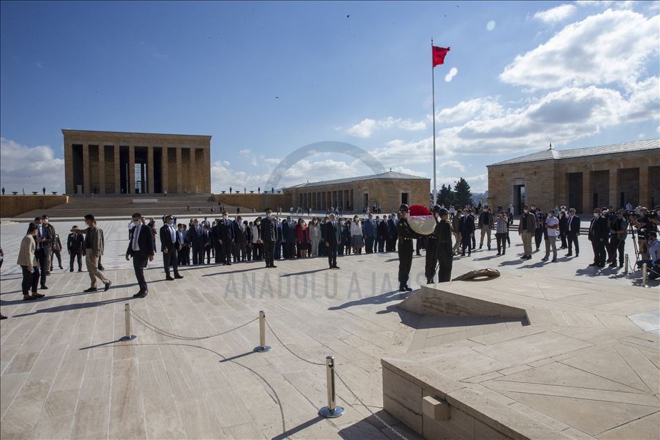 Kılıçdaroğlu ve CHP'liler Anıtkabir'i ziyaret etti