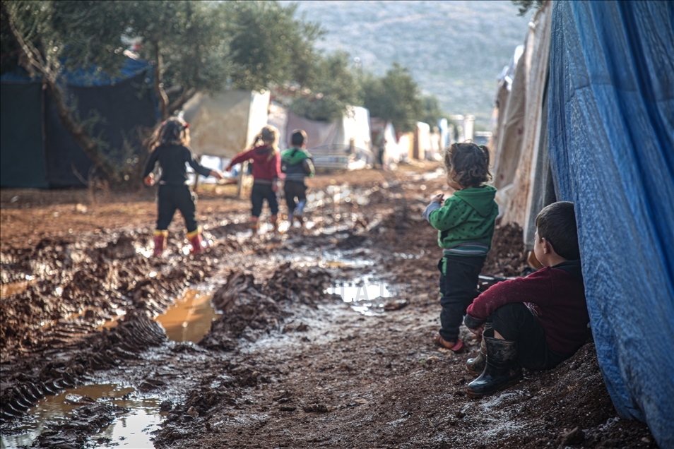 Жители Идлиба надеются на помощь на фоне зимних холодов