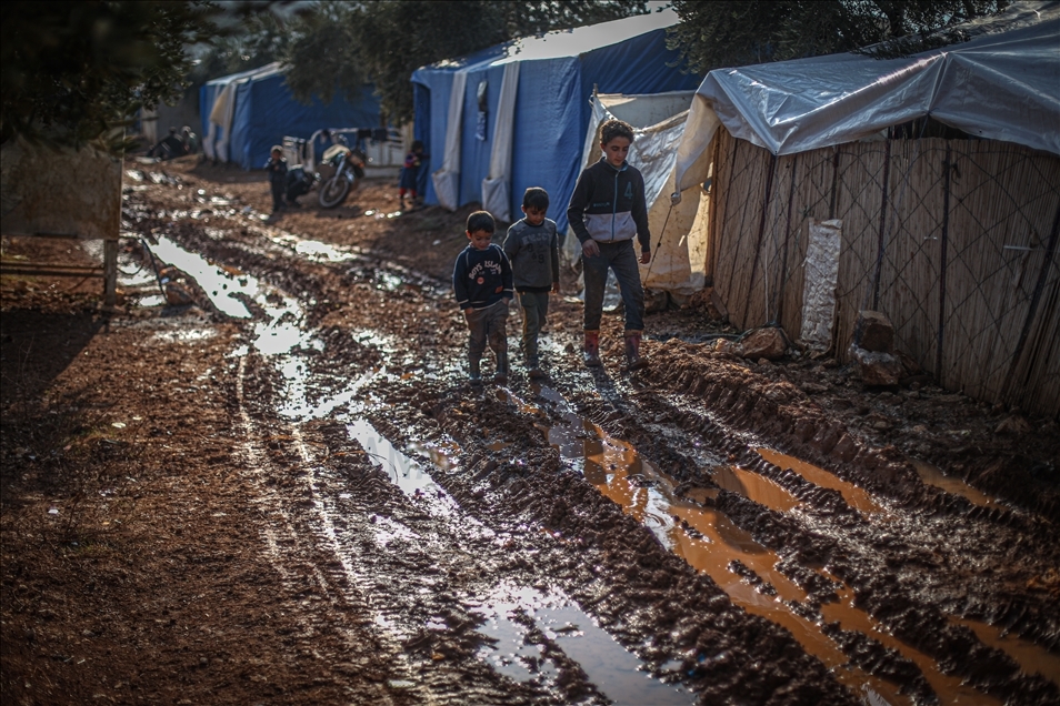 Жители Идлиба надеются на помощь на фоне зимних холодов