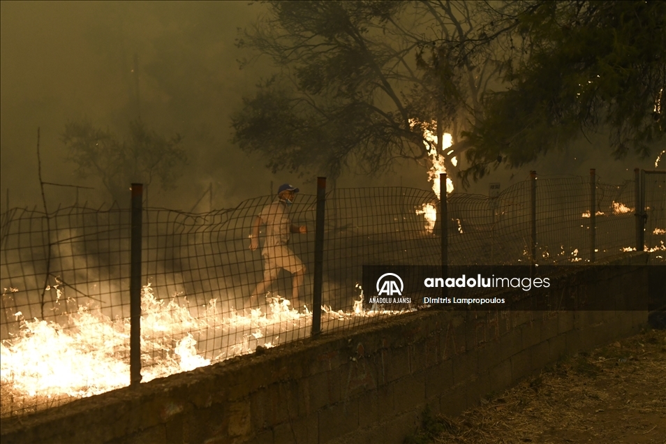 Yunanistan’da orman yangınlarıyla mücadele sürüyor