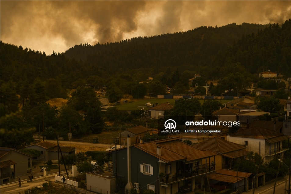 Yunanistan’da orman yangınlarıyla mücadele sürüyor