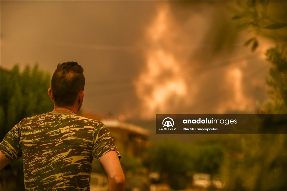 Yunanistan’da orman yangınlarıyla mücadele sürüyor