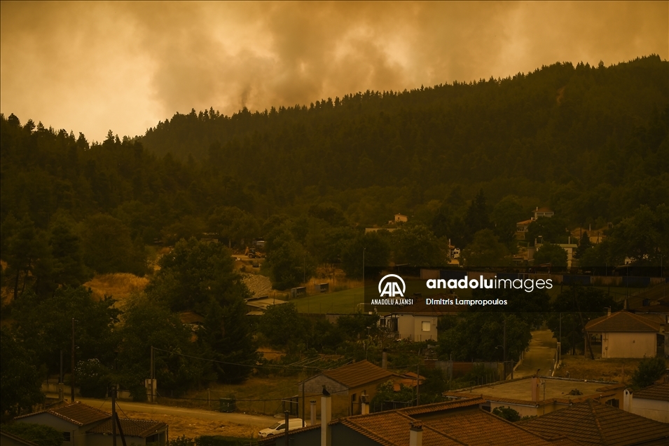 Yunanistan’da orman yangınlarıyla mücadele sürüyor
