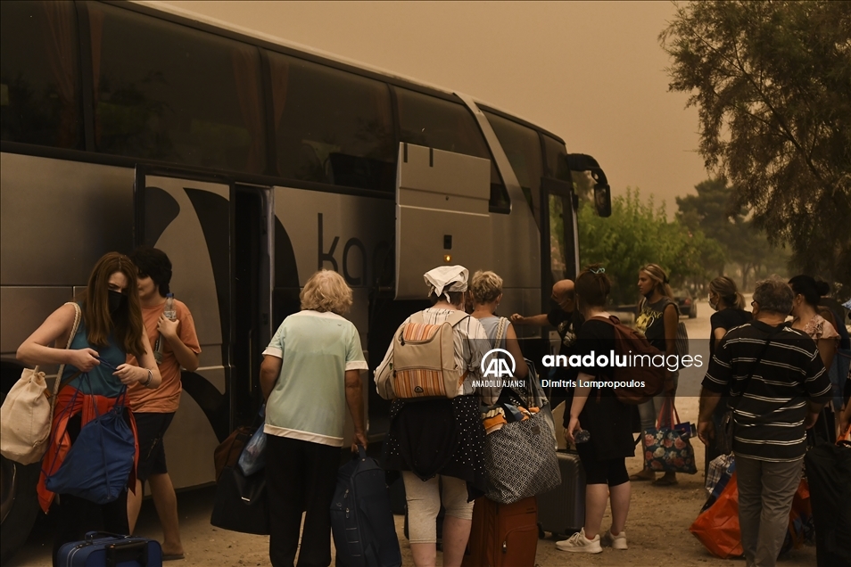 Yunanistan’da orman yangınlarıyla mücadele sürüyor