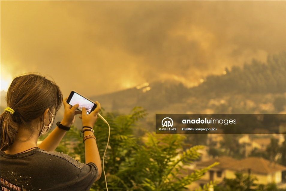 Yunanistan’da orman yangınlarıyla mücadele sürüyor