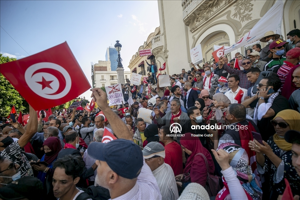 В Тунисе прошла акция протеста против решений президента Каиса Саида