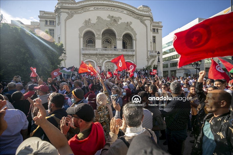 В Тунисе прошла акция протеста против решений президента Каиса Саида