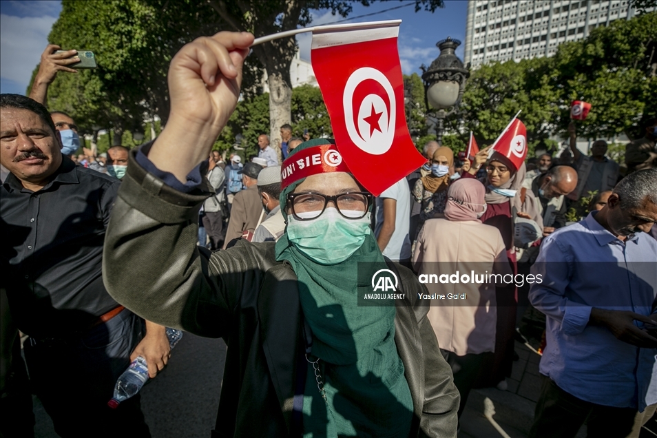 В Тунисе прошла акция протеста против решений президента Каиса Саида