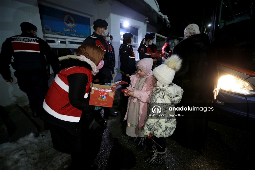 Эвакуированные из Украины крымские татары прибыли в Турцию