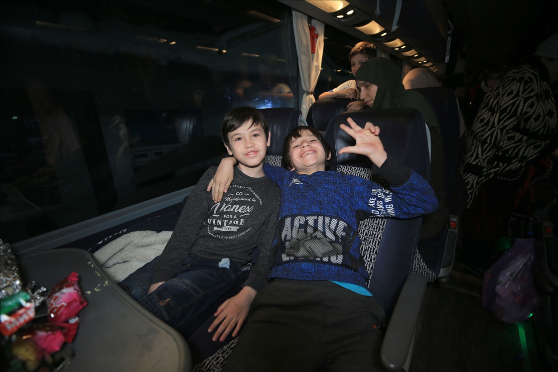 Эвакуированные из Украины крымские татары прибыли в Турцию