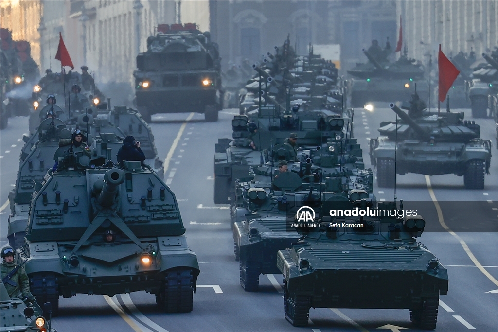 Latihan parade militer Hari Kemenangan di Moskow