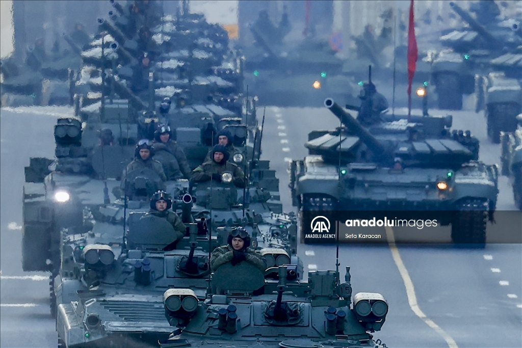 Latihan parade militer Hari Kemenangan di Moskow