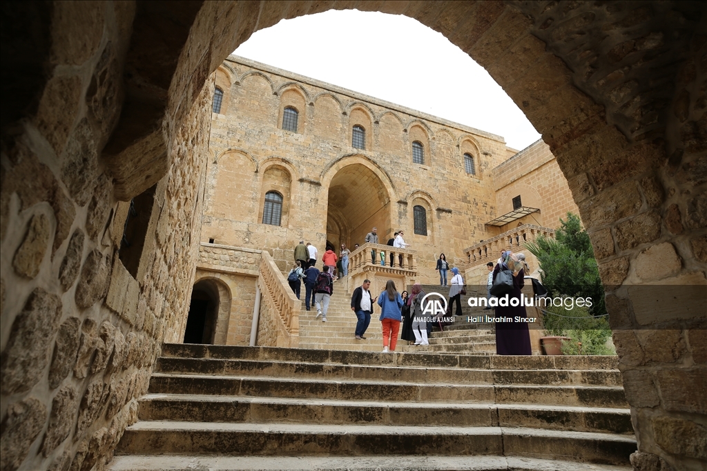 Güneydoğu'da turizmciler çifte bayram yaptı