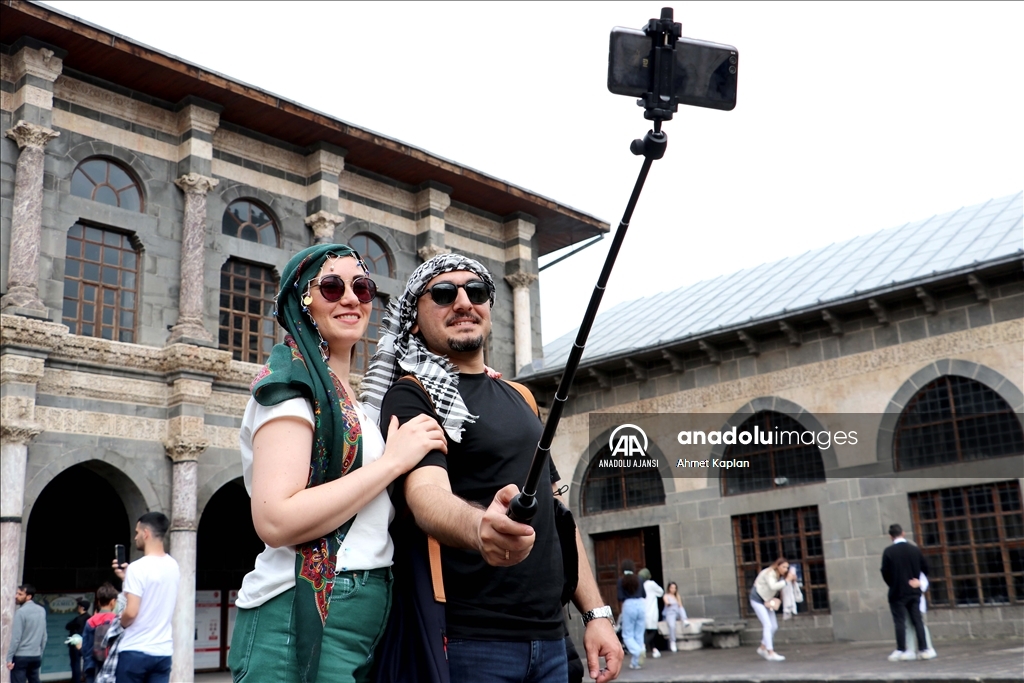 Güneydoğu'da turizmciler çifte bayram yaptı