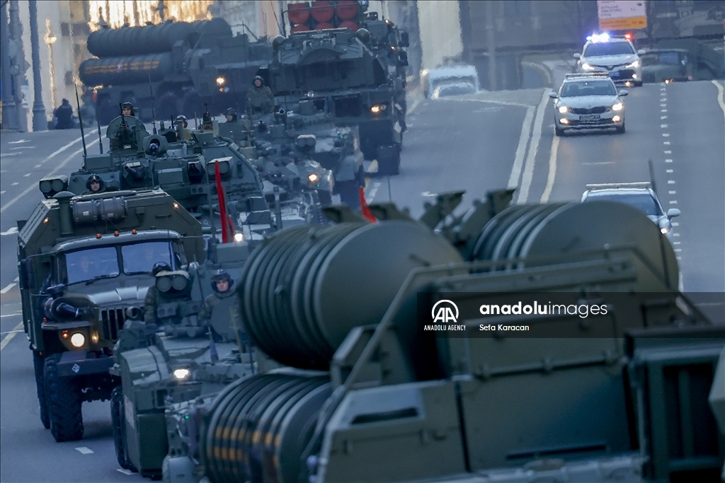 Latihan parade militer Hari Kemenangan di Moskow