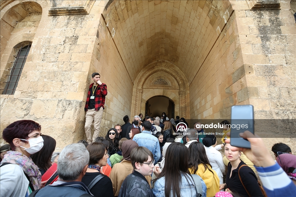 Güneydoğu'da turizmciler çifte bayram yaptı