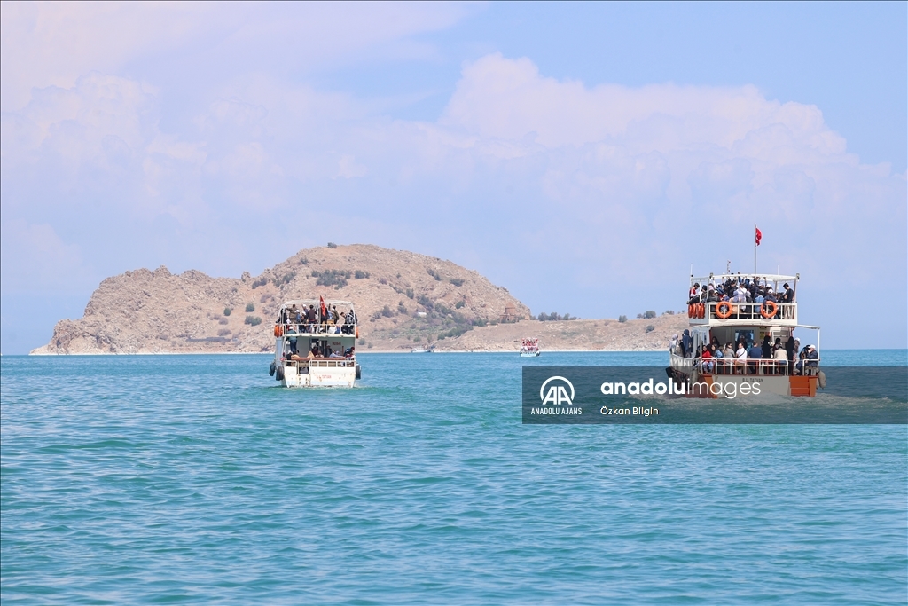 Van Gölü'nün dört adası etkinliklerle tanıtılıyor