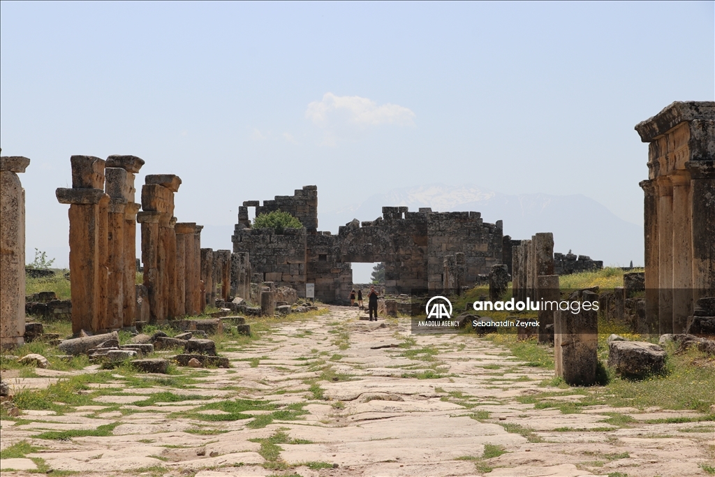 Турецкий Памуккале за 5 месяцев посетило свыше 430 тыс. туристов