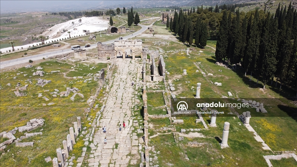 Турецкий Памуккале за 5 месяцев посетило свыше 430 тыс. туристов