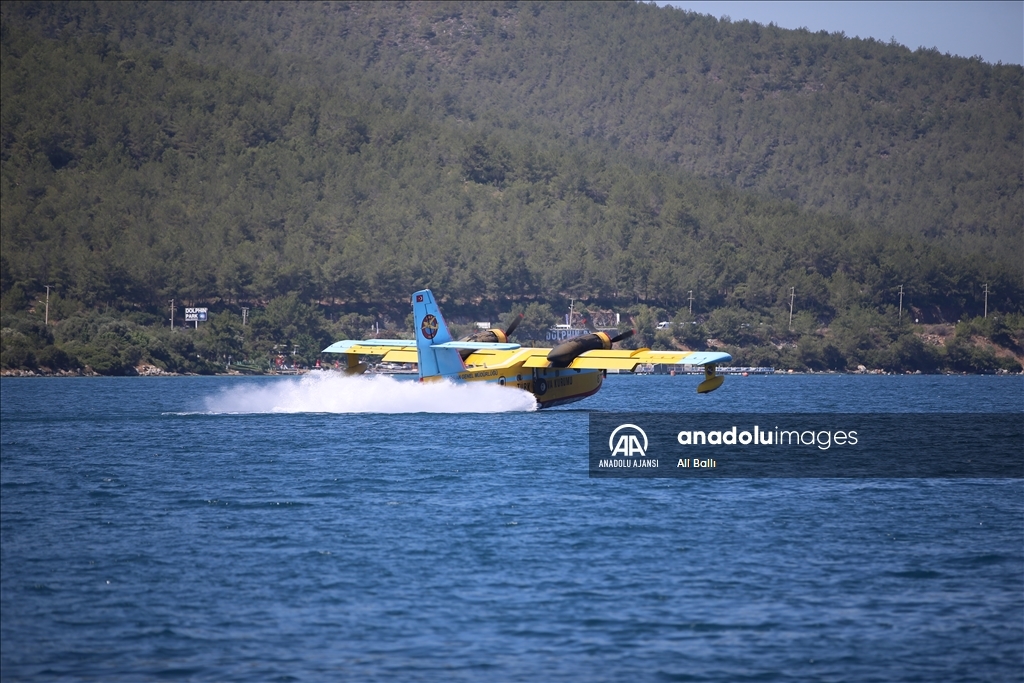 Bodrum'da yangın söndürme uçakları test uçuşu yaptı