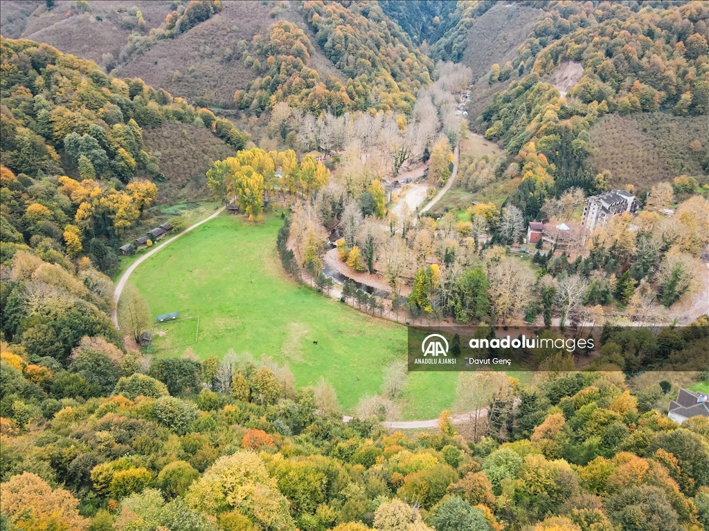 Sakarya'daki Maden Deresi doğaseverlere sonbaharın güzelliklerini yaşatıyor