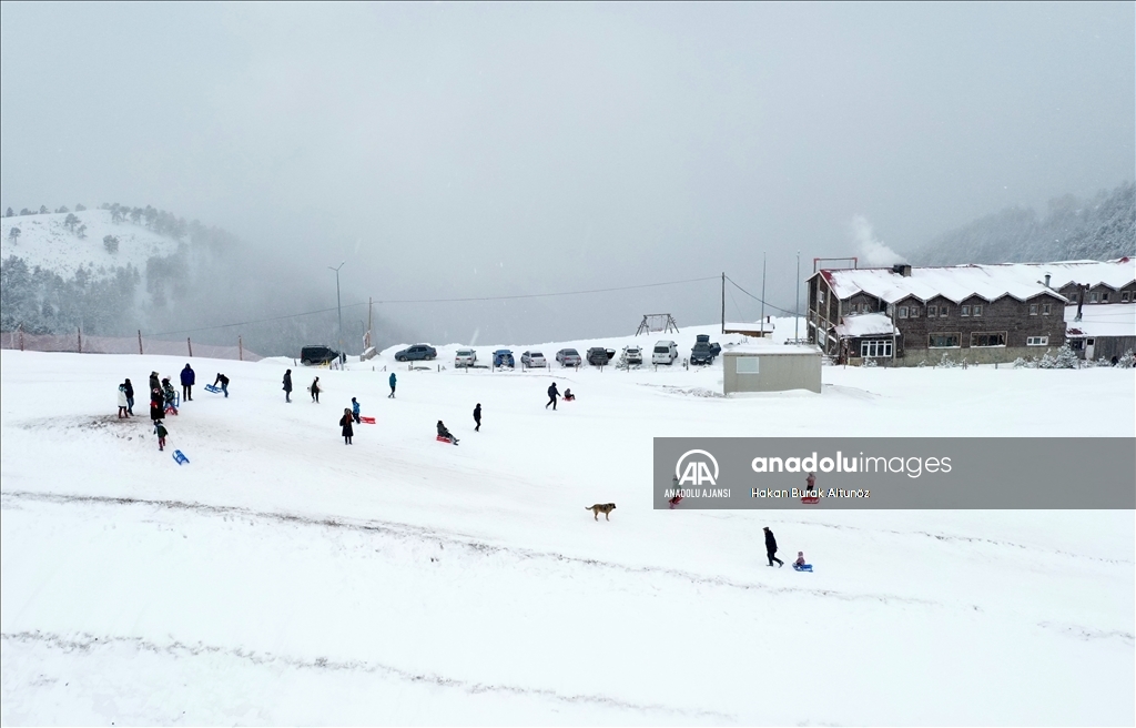 Zigana Dağı'nda kar ve sis etkili oluyor