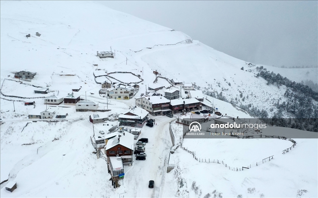 Zigana Dağı'nda kar ve sis etkili oluyor