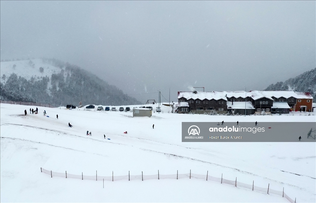 Zigana Dağı'nda kar ve sis etkili oluyor