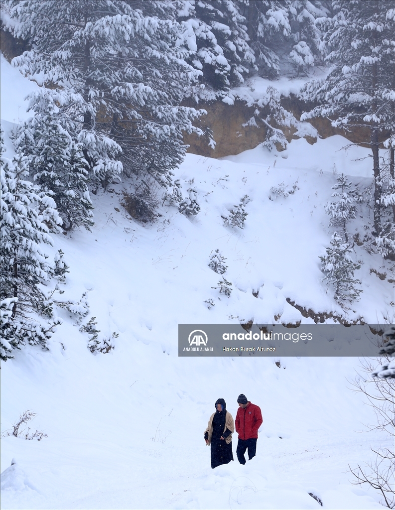 Zigana Dağı'nda kar ve sis etkili oluyor