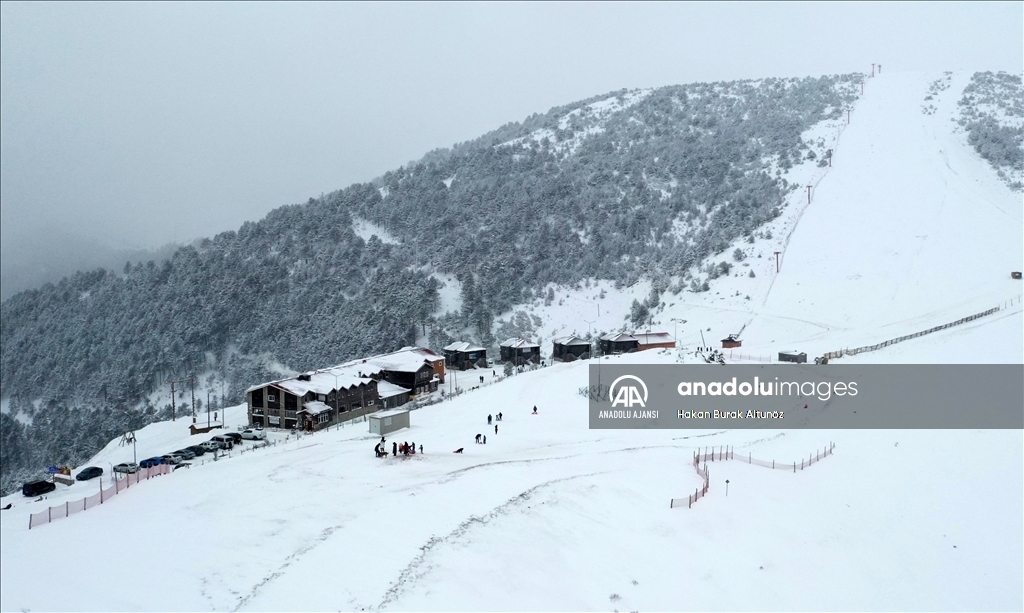 Zigana Dağı'nda kar ve sis etkili oluyor