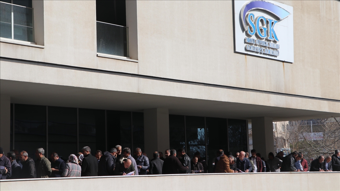 SGK binalarında EYT yoğunluğu oluştu