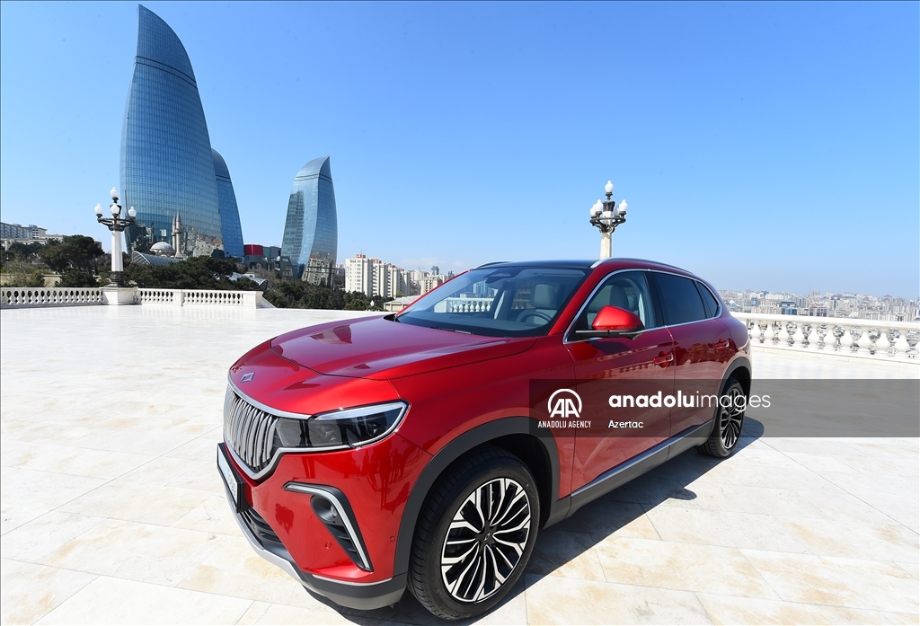 الهام علی‌اف یک دستگاه خودروی ملی ترکیه را تحویل گرفت