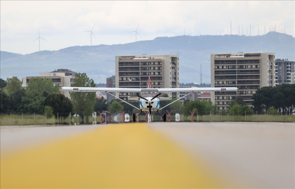 هواپیمای آموزشی «تروی T200» ترکیه برای اولین بار روی باند فرود آمد