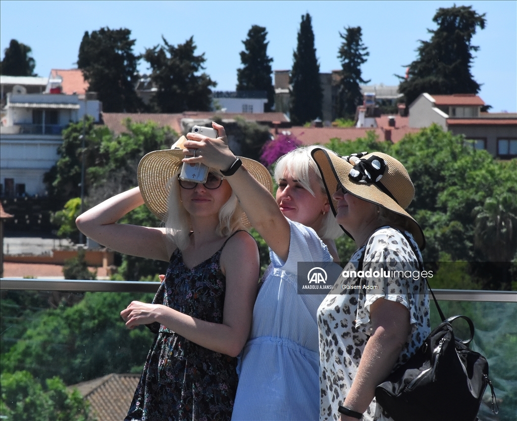 Antalya sahillerinde güneşli hava yoğunluğu