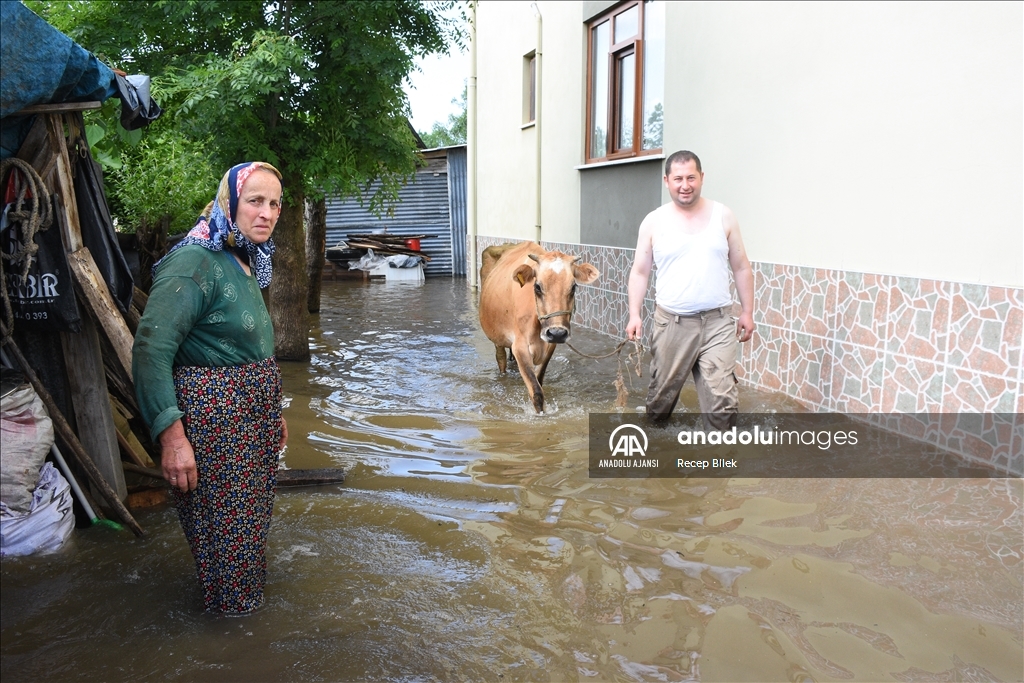 Samsun'un Terme ilçesinde şiddetli yağış etkili oldu