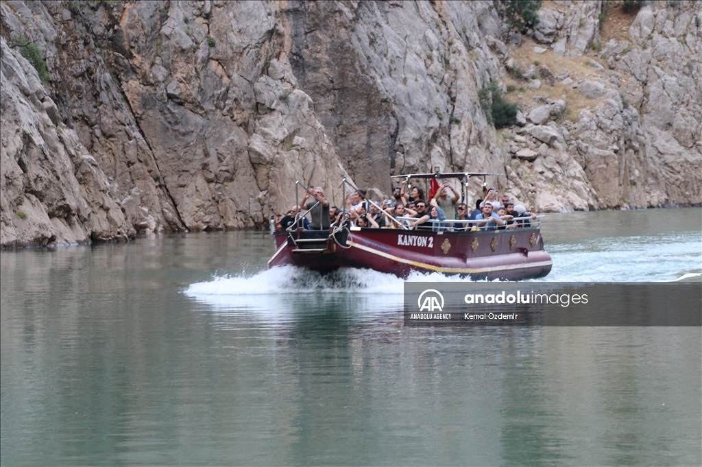 جذابیت «کانیون تاریک» ارزینجان برای دوستداران طبیعت در ترکیه 