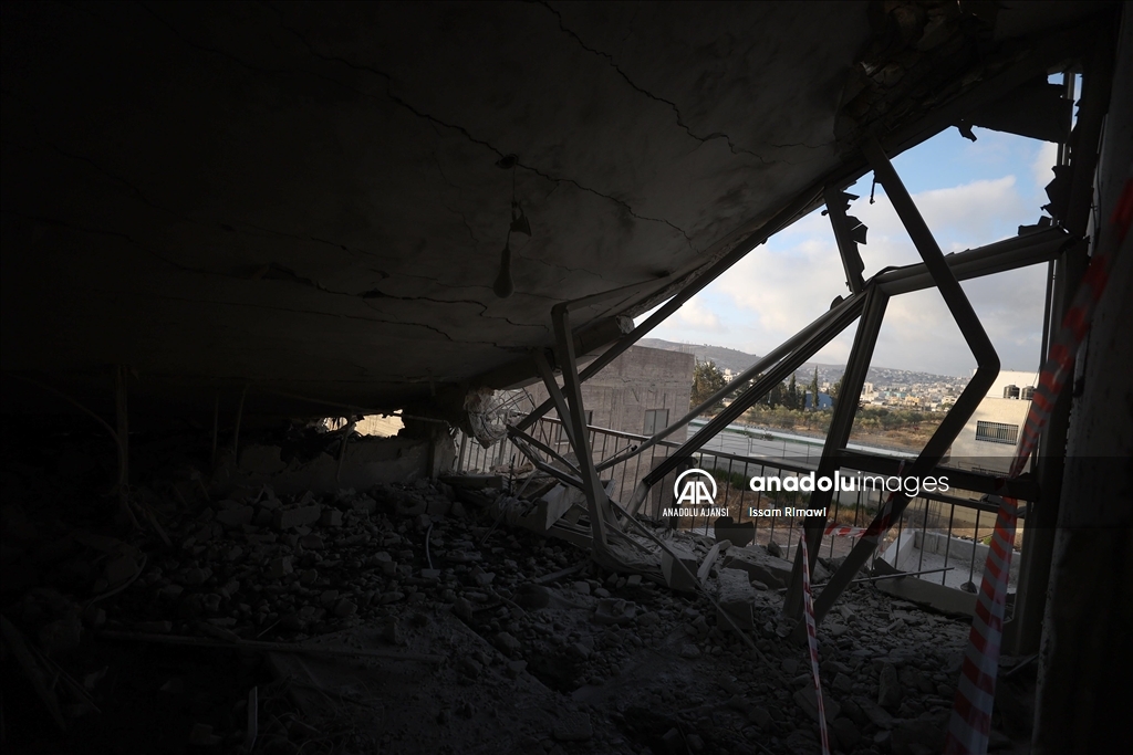 İsrail askerleri, el-Huruşa’nın evini patlattı