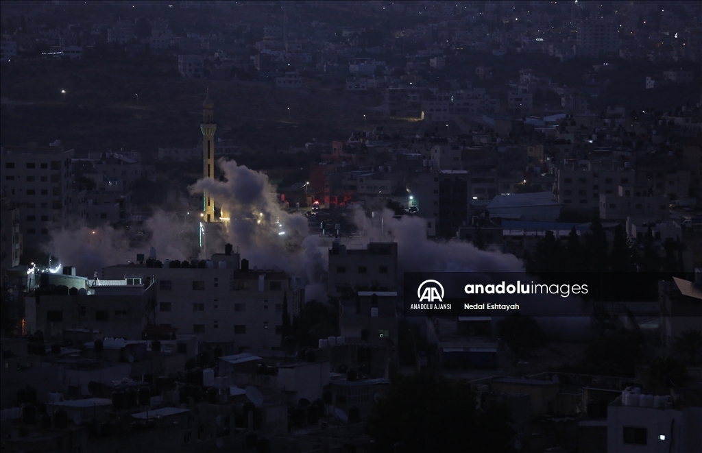 İsrail askerleri, el-Huruşa’nın evini patlattı