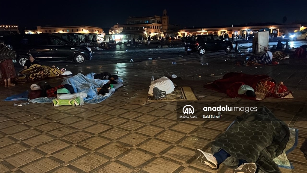 Fas'ta 7 büyüklüğünde deprem sonrası halk sokaklara döküldü