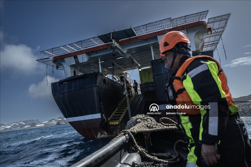 وصول فريق الرحلة العلمية التركية الثامنة إلى القطب الجنوبي