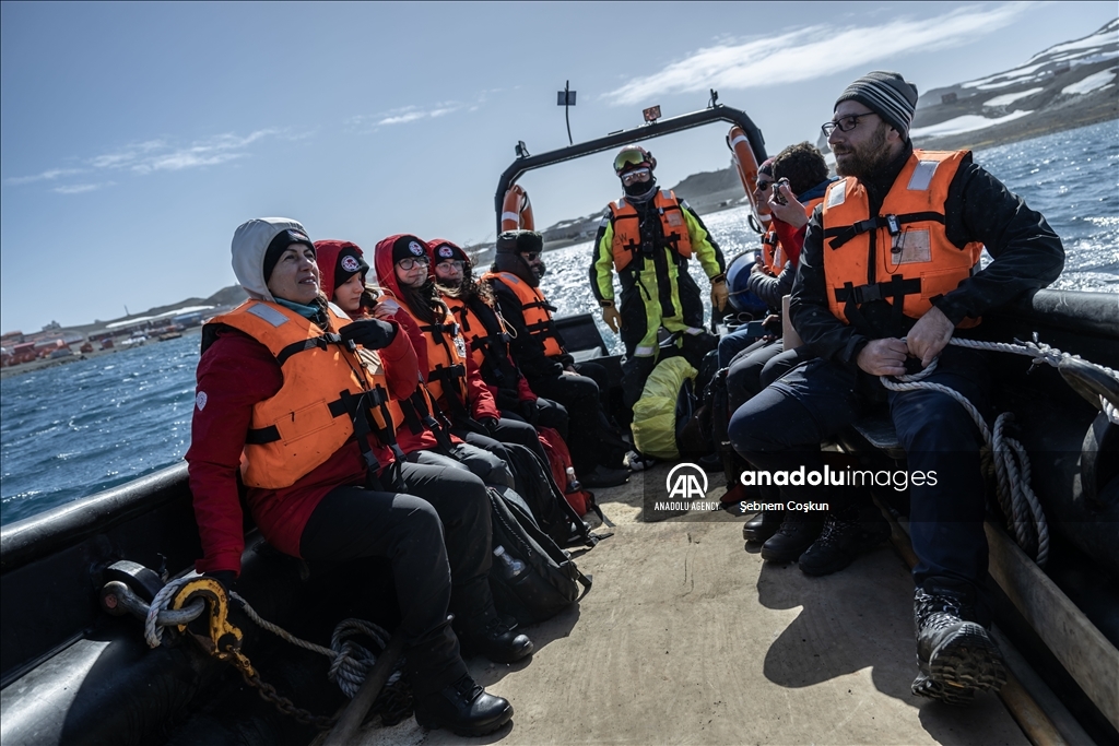 وصول فريق الرحلة العلمية التركية الثامنة إلى القطب الجنوبي