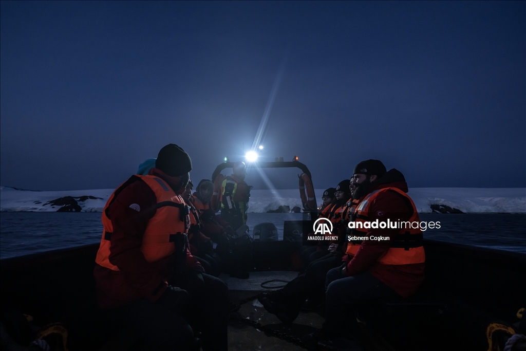 وصول فريق الرحلة العلمية التركية الثامنة إلى القطب الجنوبي