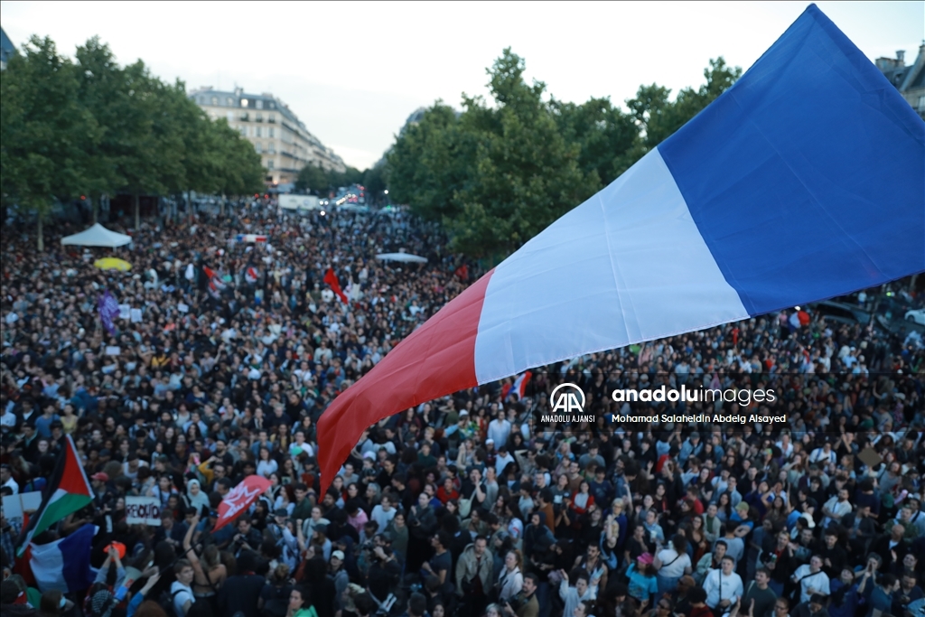 Fransa erken genel seçimlerinde sandıktan sol ittifakı birinci çıktı