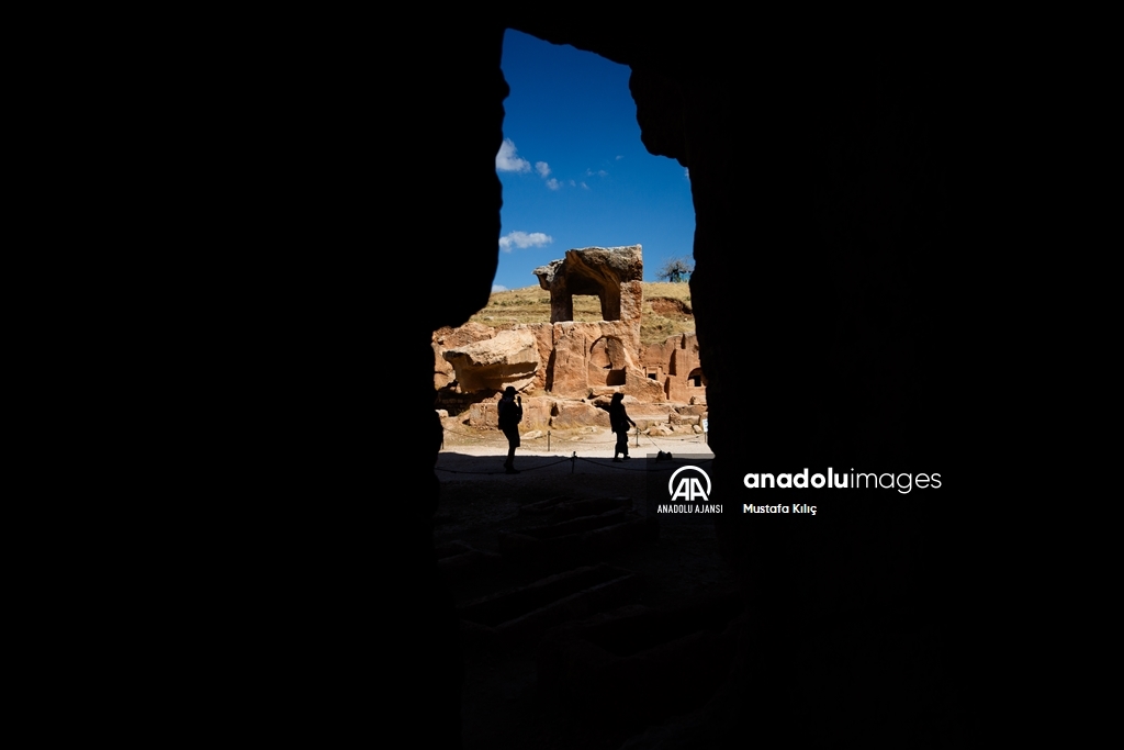 Dara Antik Kenti ziyaretçilerini ağırlıyor