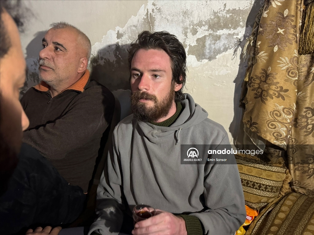 Агентство «Анадолу» засняло в Дамаске гражданина США Трэвиса Пита Тиммермана, освобожденного из центра пыток свергнутого режима Башара Асада