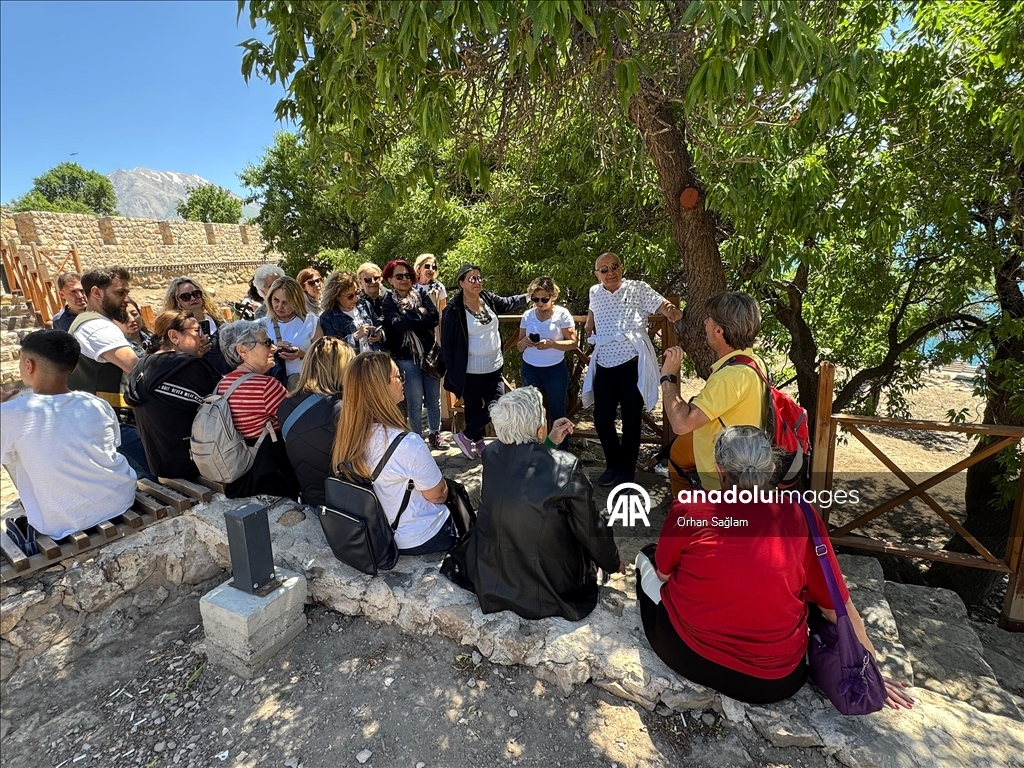 Остров Акдамар на озере Ван привлекает туристов историей и красотой природы