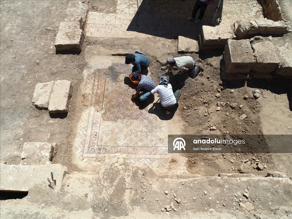 Dara Antik Kenti'nde yaklaşık 1500 yıllık mozaik bulundu