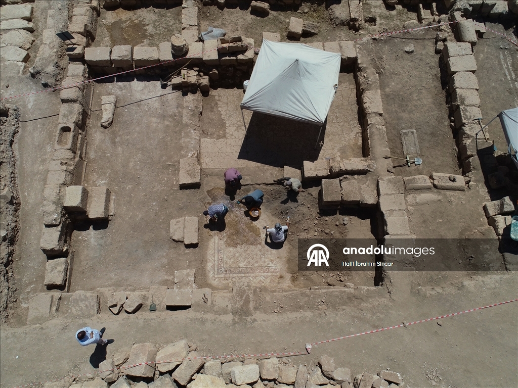 Dara Antik Kenti'nde yaklaşık 1500 yıllık mozaik bulundu