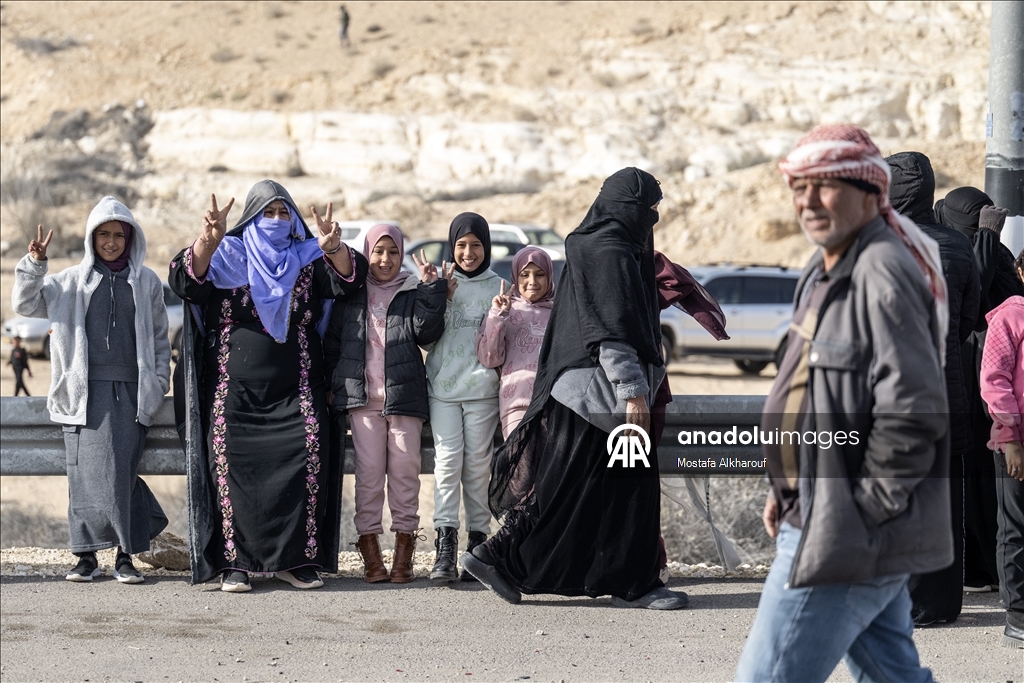 فلسطينيو الداخل يتظاهرون بالنقب تنديدا بقتل مستوطن أحد أبنائهم
