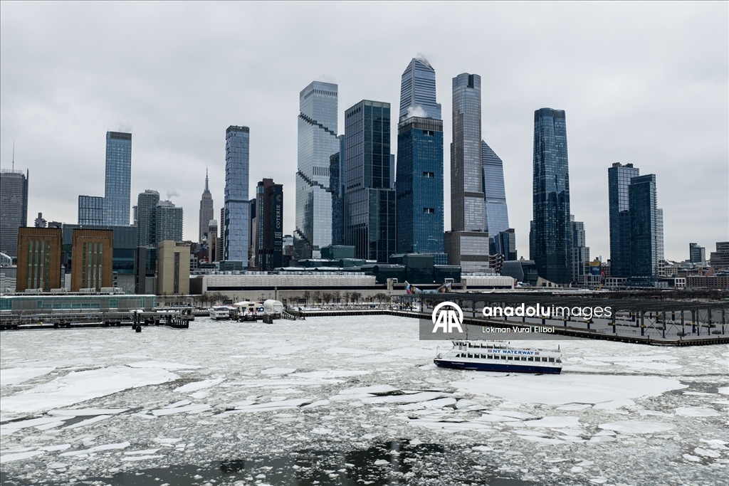 New York’ta dondurucu soğuklar Hudson Nehri’ni kısmen dondurdu